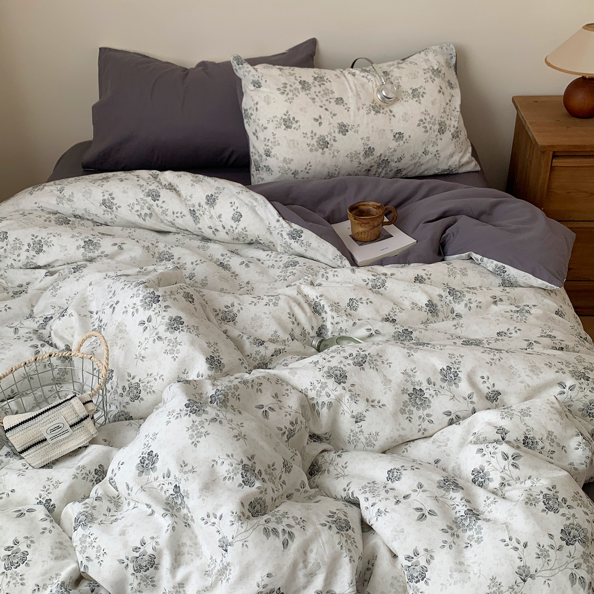 91家纺网 家纺一手货源 找家纺 桃喜 2026春夏新品全棉碎花三件套四件套-场景一 赫本（全棉）