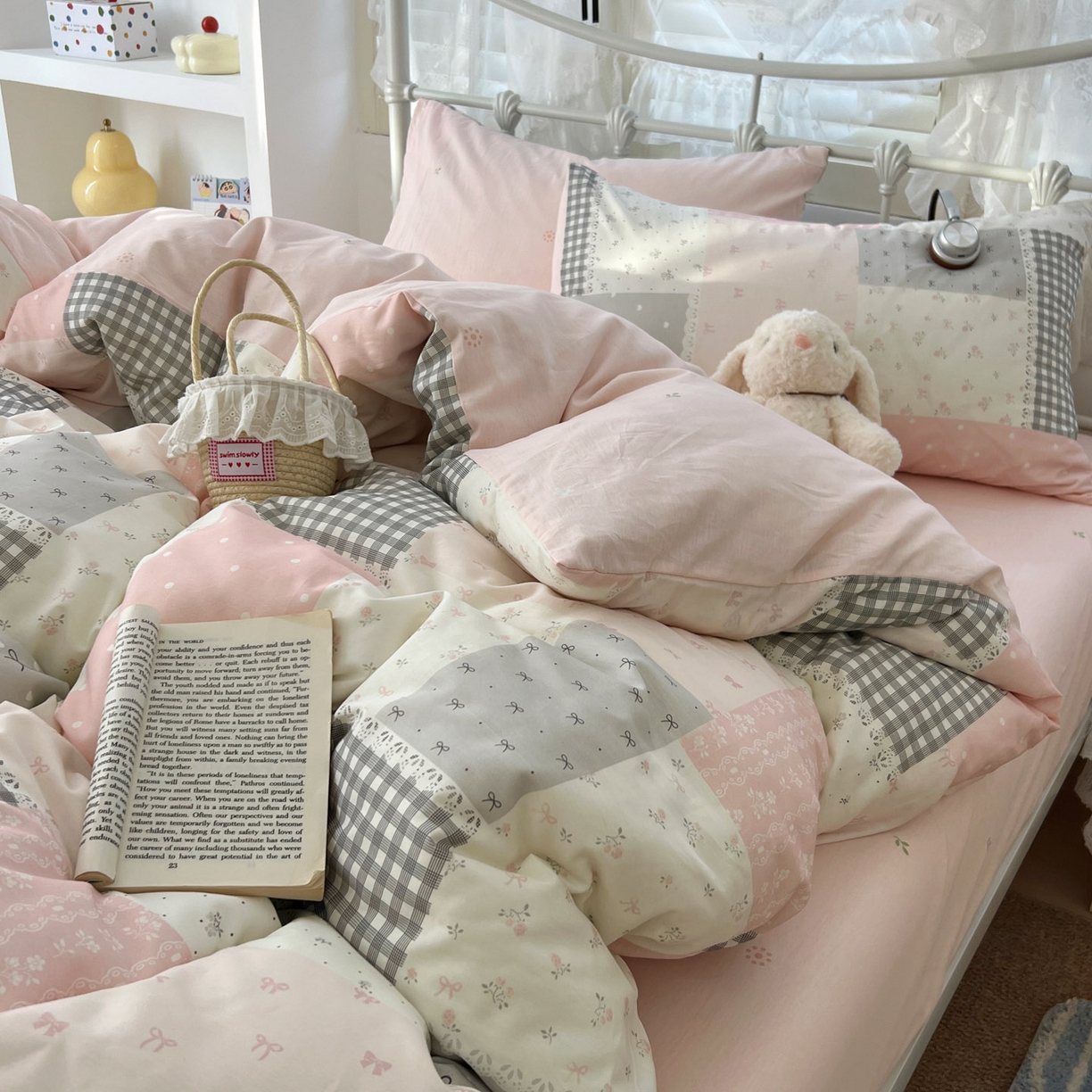 91家纺网 家纺一手货源 找家纺 桃喜 2026春夏新品全棉碎花三件套四件套-场景二 粉格拼布碎花（全棉）