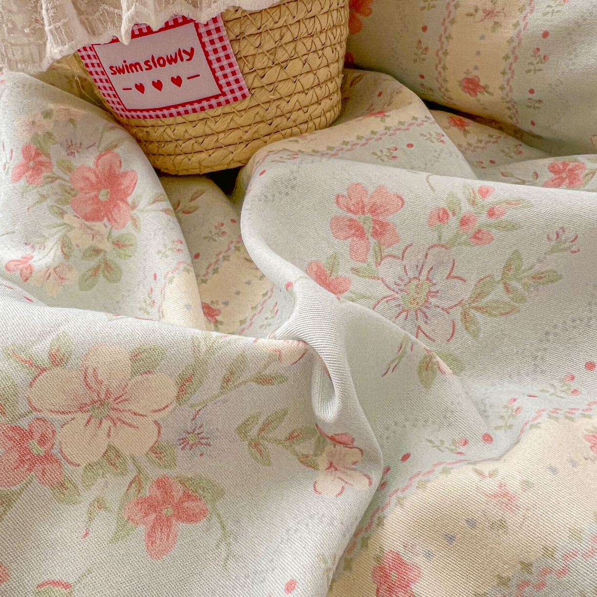 91家纺网 家纺一手货源 找家纺 桃喜 2026春夏新品全棉碎花三件套四件套-场景二 馥郁蓝（全棉）