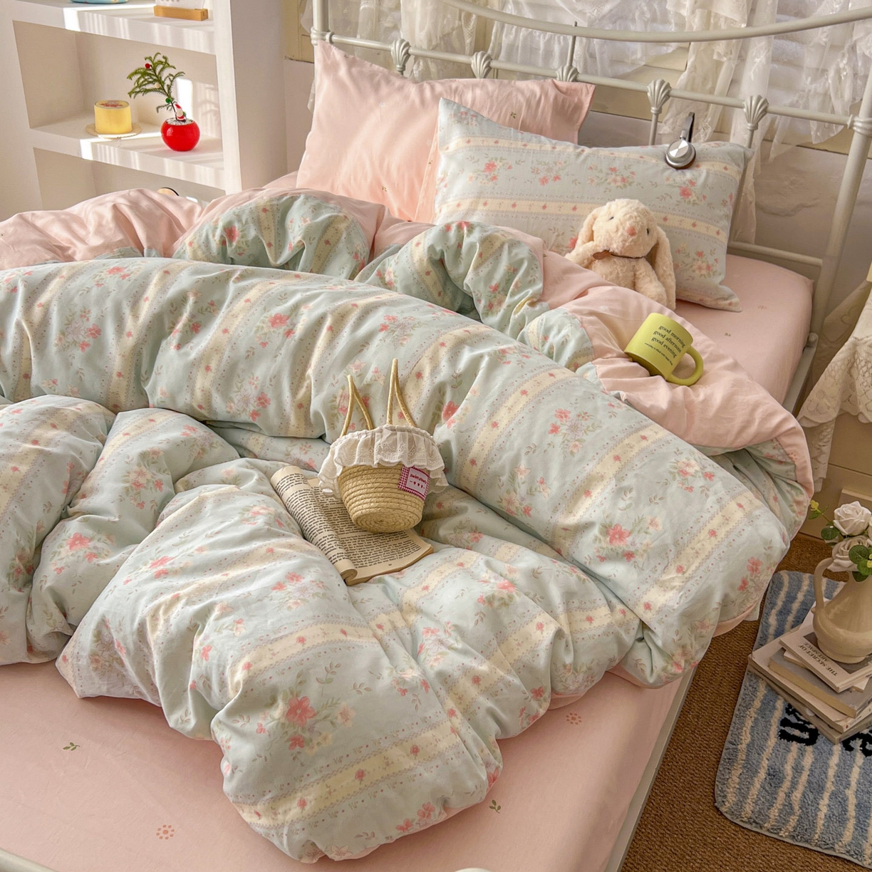 91家纺网 家纺一手货源 找家纺 桃喜 2026春夏新品全棉碎花三件套四件套-场景二 馥郁蓝（全棉）