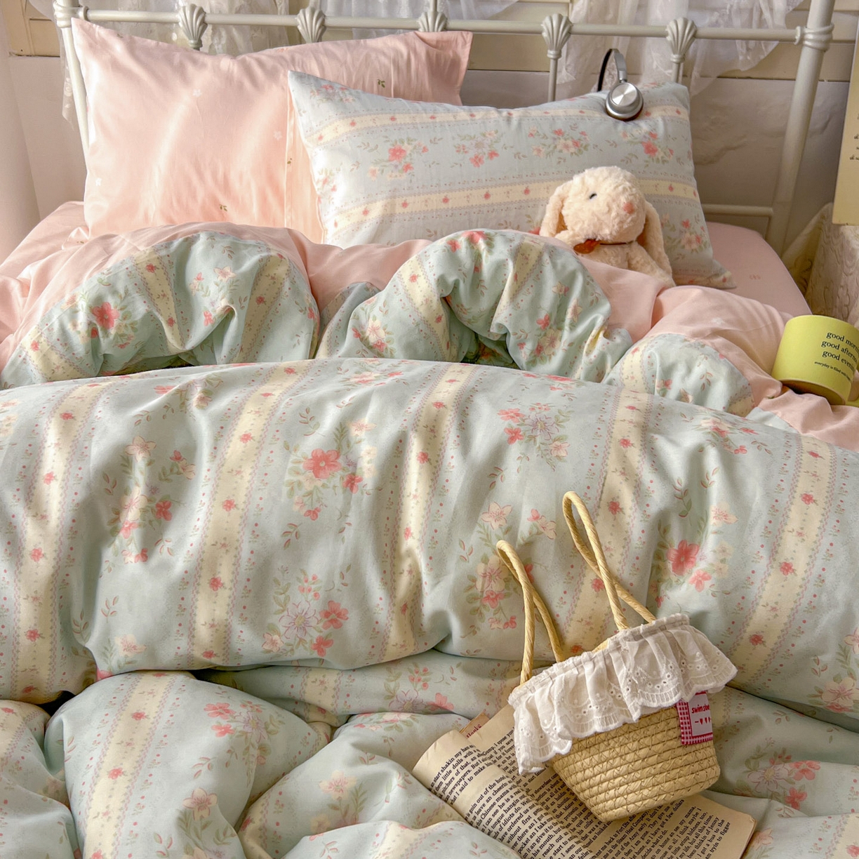 91家纺网 家纺一手货源 找家纺 桃喜 2026春夏新品全棉碎花三件套四件套-场景二 馥郁蓝（全棉）