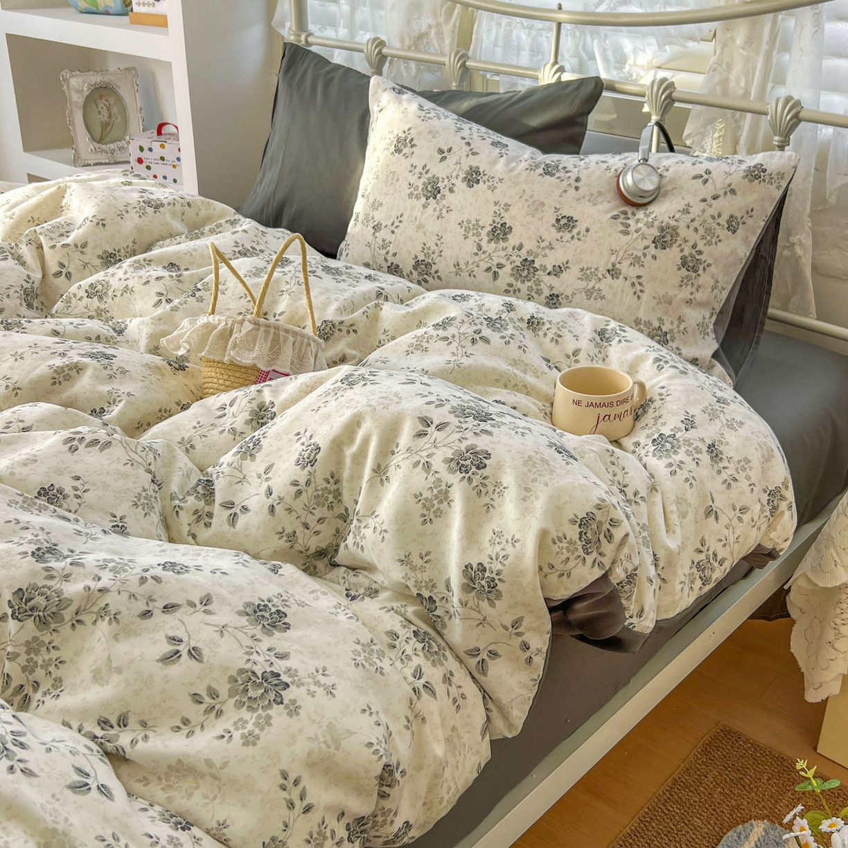 91家纺网 家纺一手货源 找家纺 桃喜 2026春夏新品全棉碎花三件套四件套-场景二 赫本（全棉）