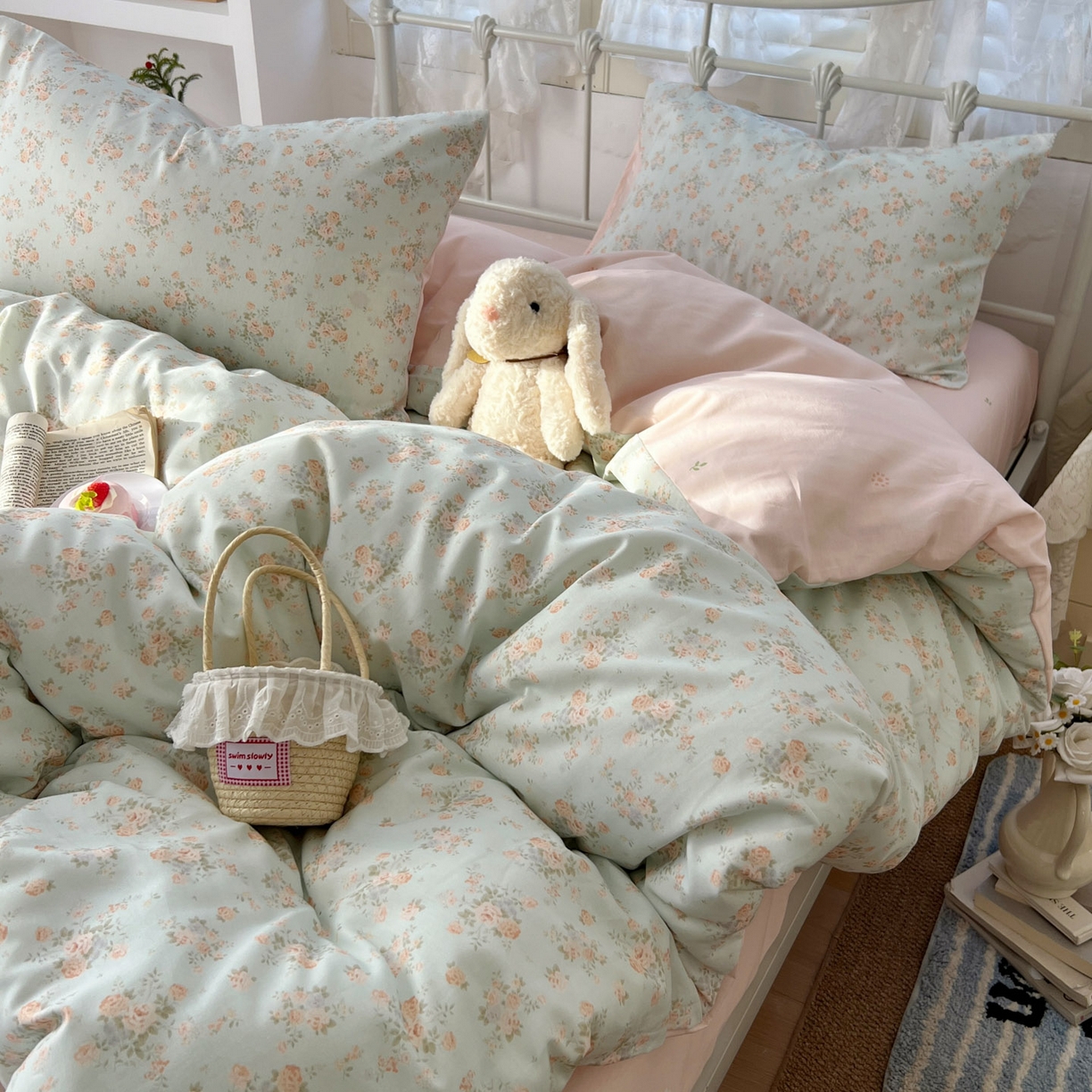 91家纺网 家纺一手货源 找家纺 桃喜 2026春夏新品全棉碎花三件套四件套-场景二 山茶（全棉）