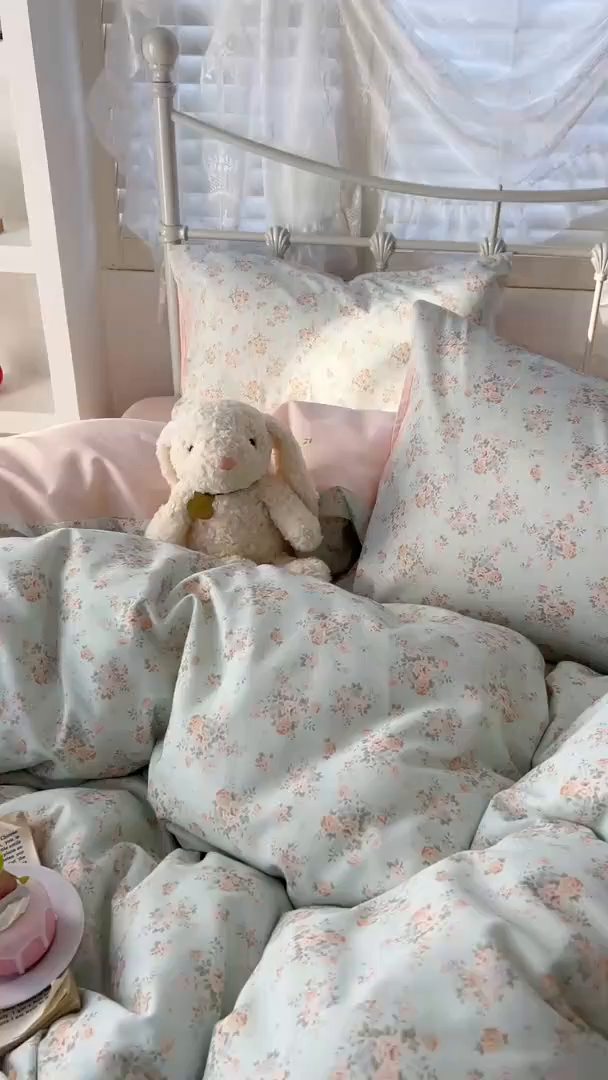 91家纺网 家纺一手货源 找家纺 桃喜 2026春夏新品全棉碎花三件套四件套-场景二 山茶（全棉）