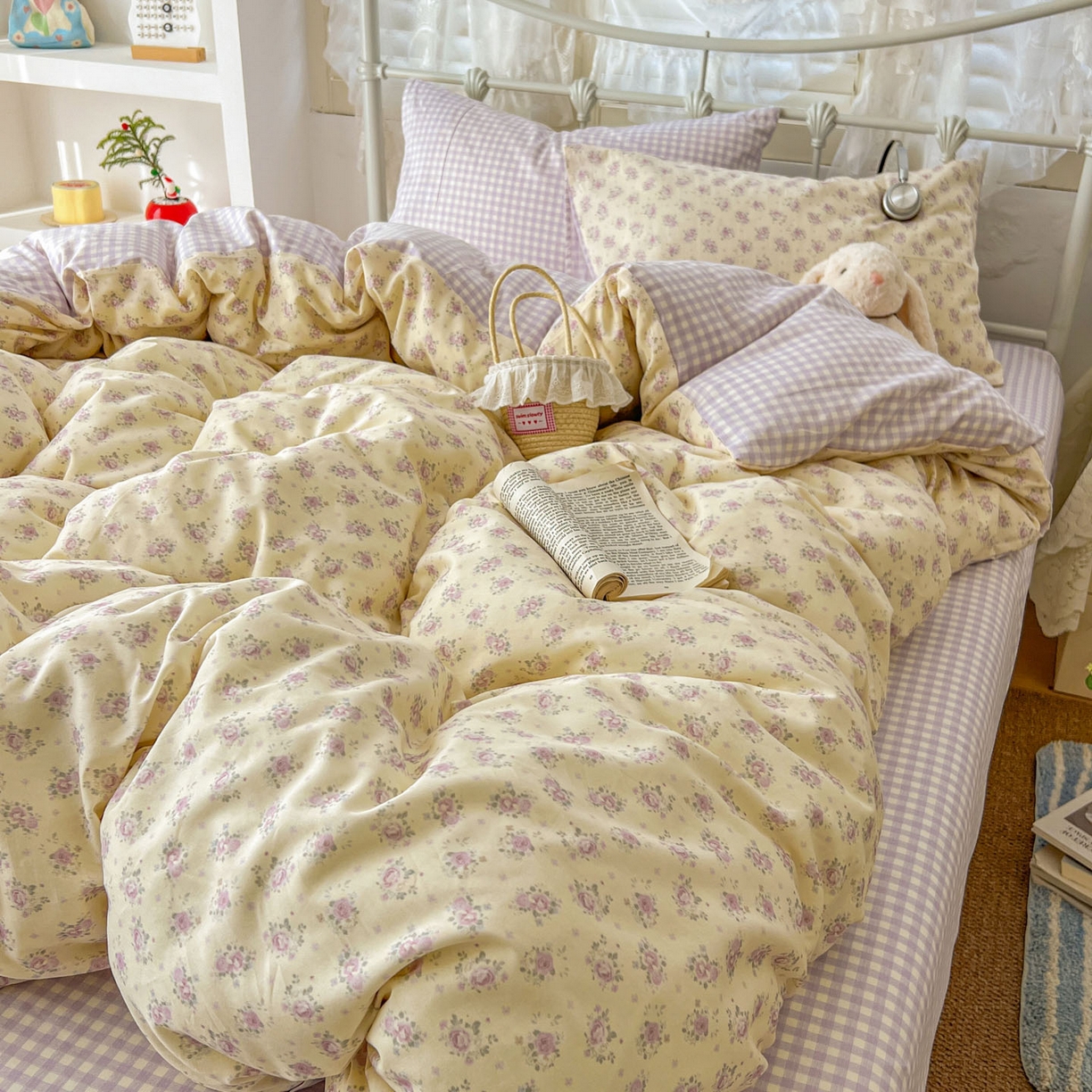 91家纺网 家纺一手货源 找家纺 桃喜 2026春夏新品全棉碎花三件套四件套-场景二 香芋紫格碎花（全棉）