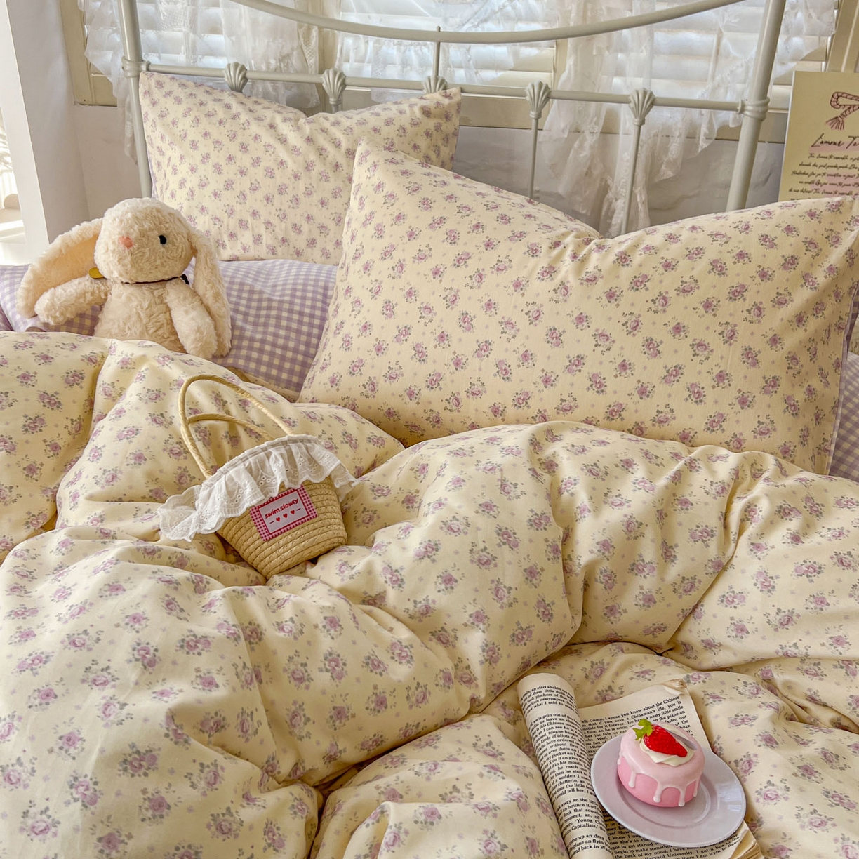 91家纺网 家纺一手货源 找家纺 桃喜 2026春夏新品全棉碎花三件套四件套-场景二 香芋紫格碎花（全棉）