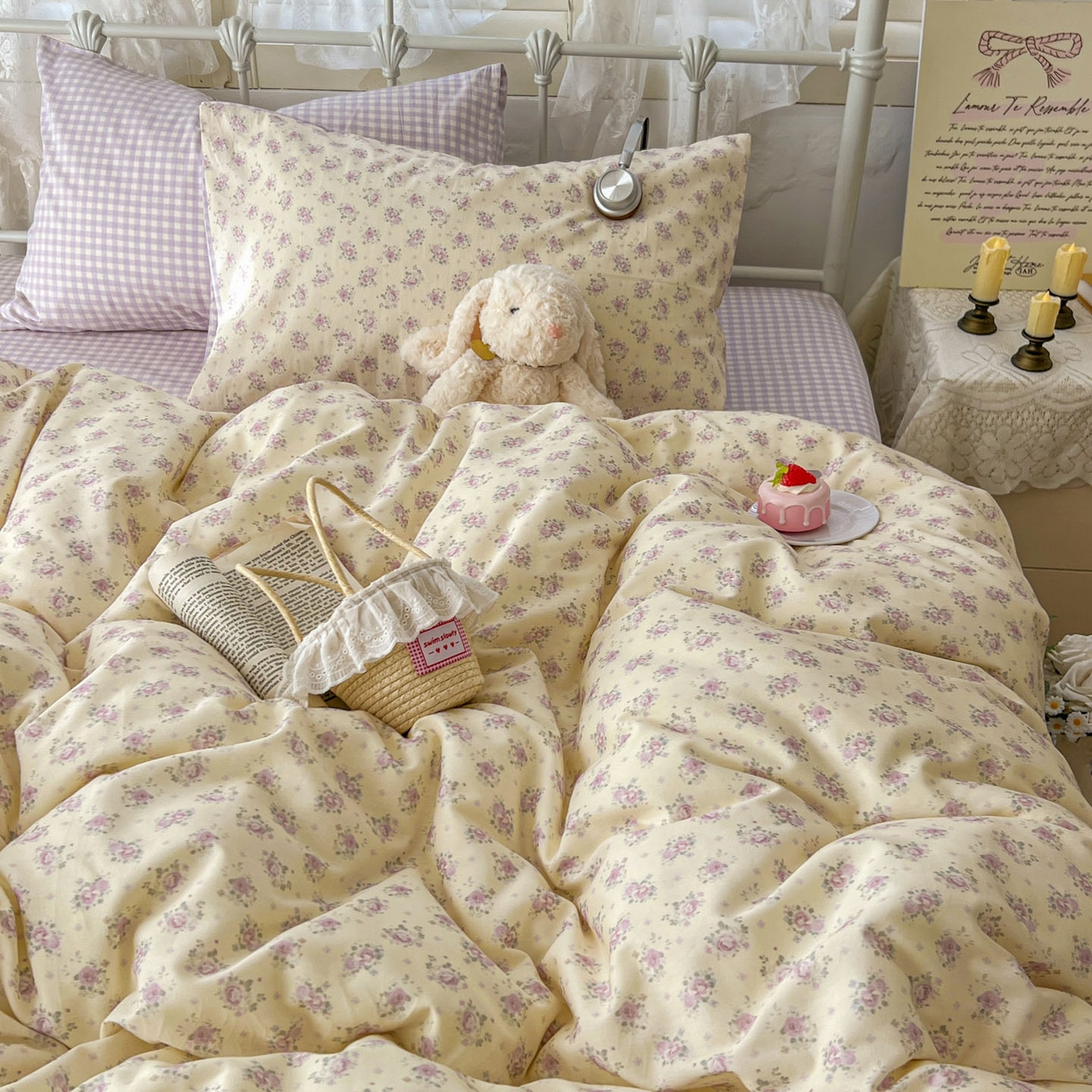 91家纺网 家纺一手货源 找家纺 桃喜 2026春夏新品全棉碎花三件套四件套-场景二 香芋紫格碎花（全棉）