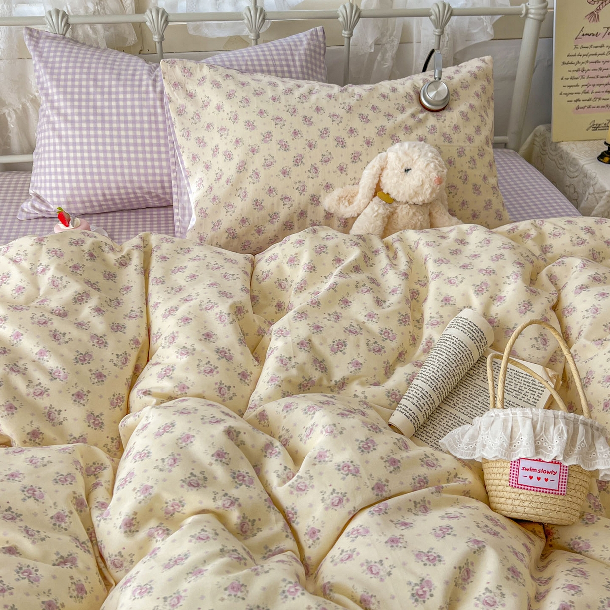 91家纺网 家纺一手货源 找家纺 桃喜 2026春夏新品全棉碎花三件套四件套-场景二 香芋紫格碎花（全棉）