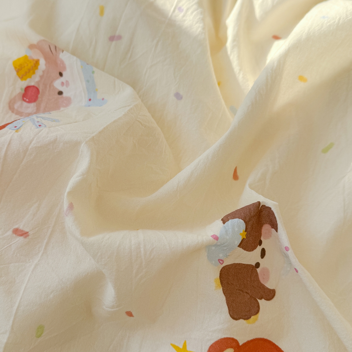 91家纺网 家纺一手货源 找家纺 颜选 2026新款仿棉105克加厚水洗棉被套-含买家秀 萌熊结趣