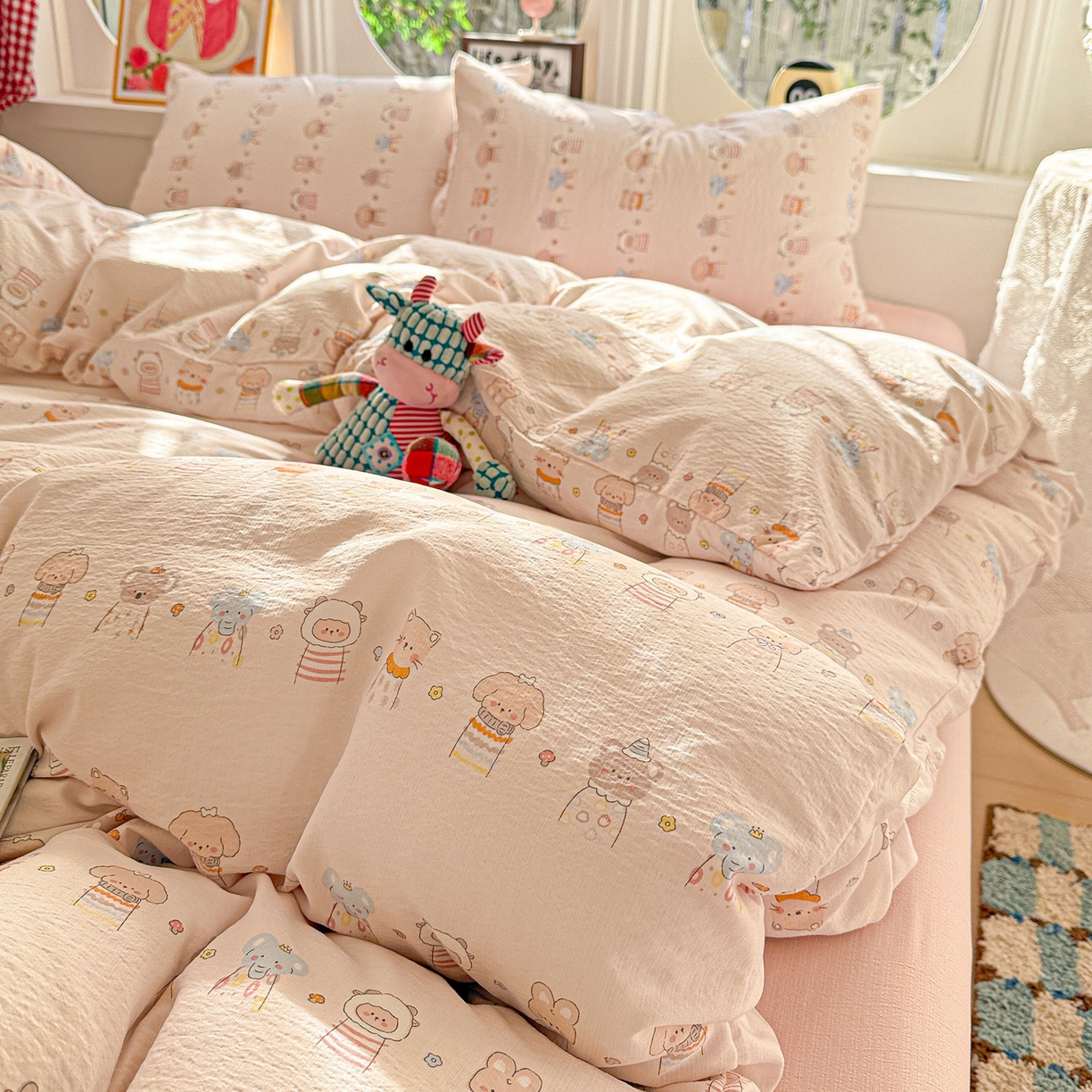 91家纺网 家纺一手货源 找家纺 朵朵家纺 2026新款云感木棉皱皱纱双层纱印花四件套 森林乐园