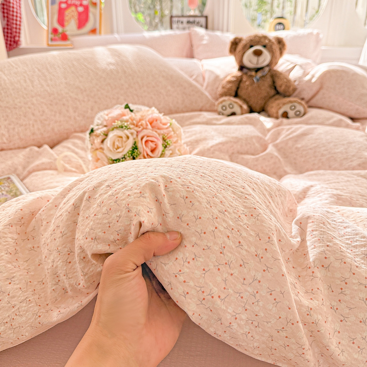 91家纺网 家纺一手货源 找家纺 朵朵家纺 2026新款云感木棉皱皱纱双层纱印花四件套 甜茶