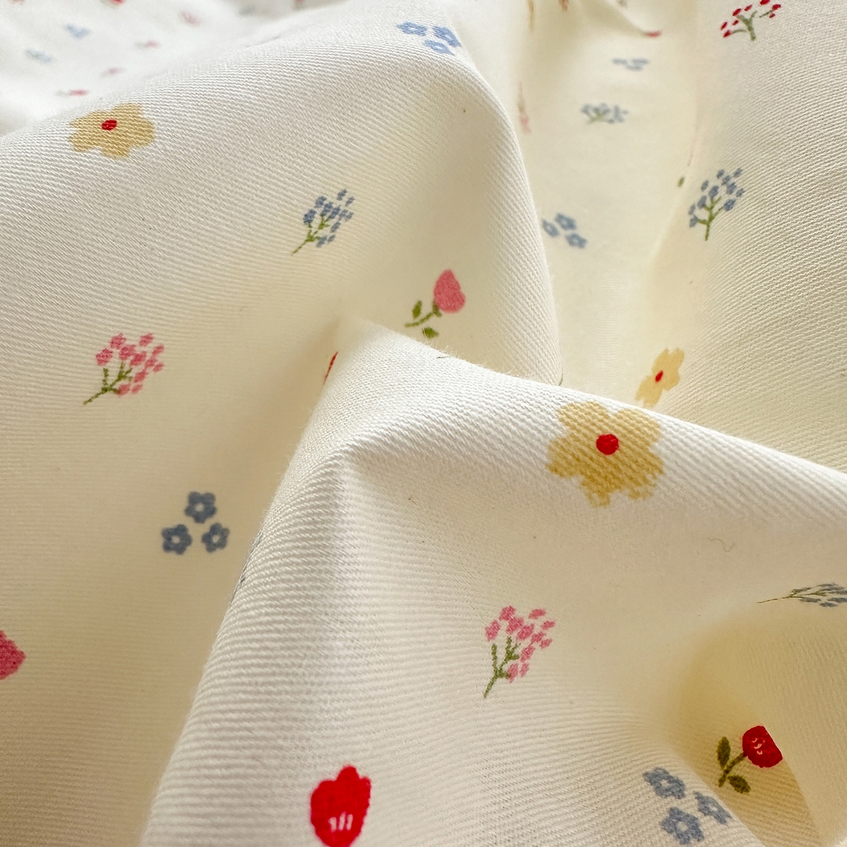 91家纺网 家纺一手货源 找家纺 麦伦家居 2026春夏新品13372全棉卡通小清新四件套 春日花语