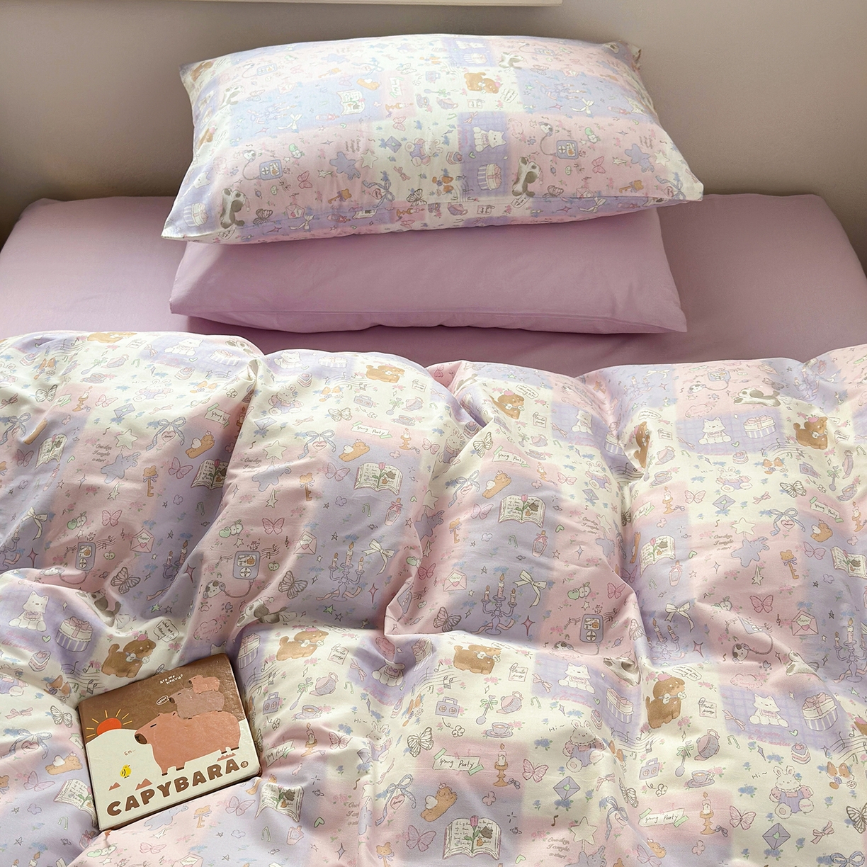 91家纺网 家纺一手货源 找家纺 麦伦家居 2026春夏新品13372全棉卡通小清新四件套 笔记本