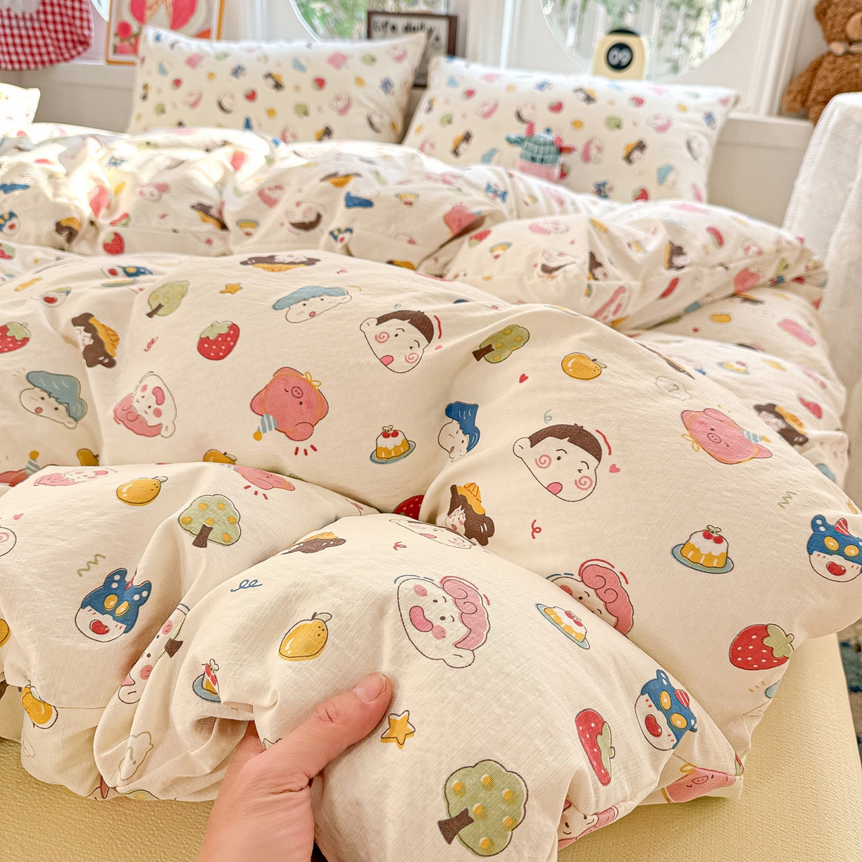 91家纺网 家纺一手货源 找家纺 朵朵家纺 2026新款云感木棉皱皱纱双层纱印花四件套 小新e族