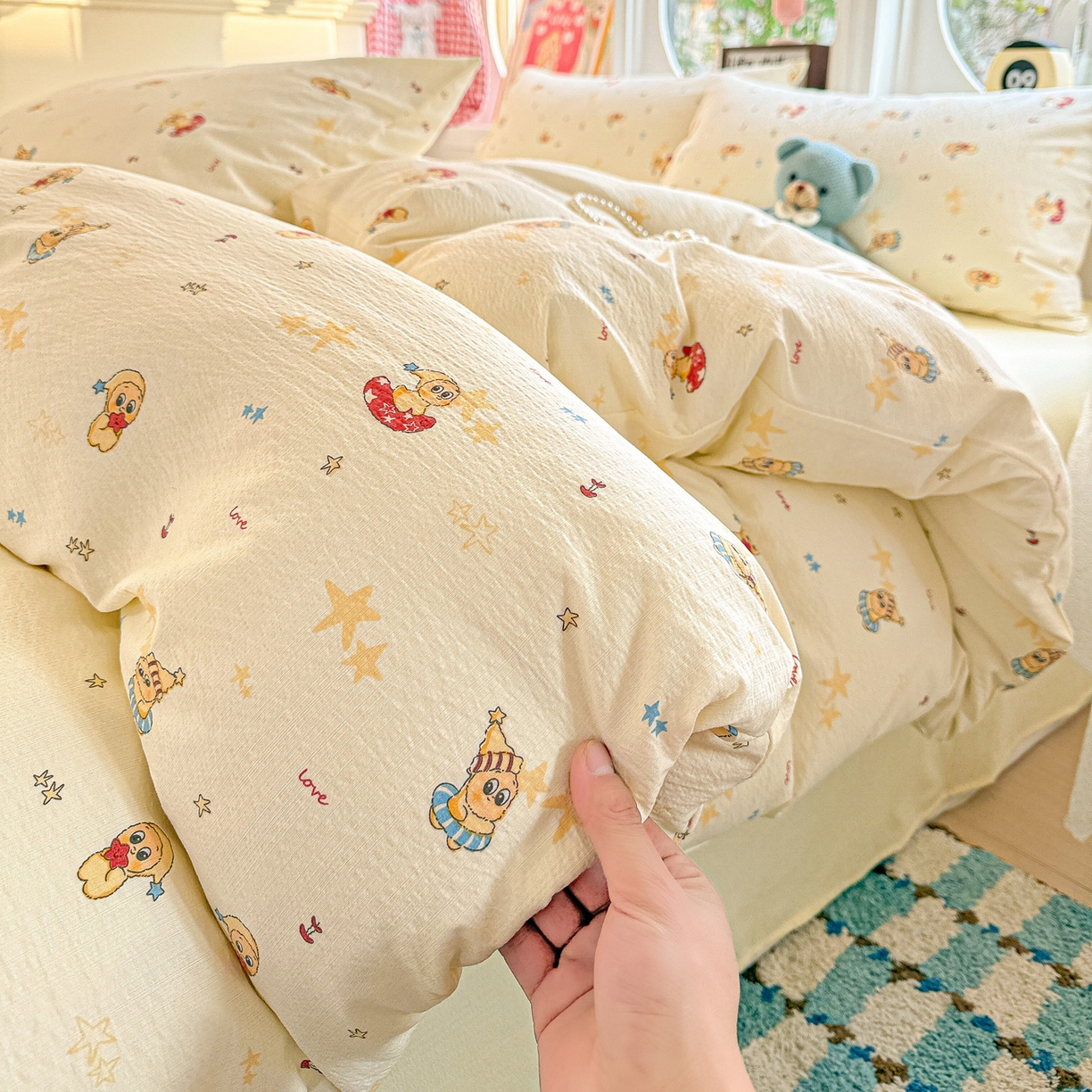 91家纺网 家纺一手货源 找家纺 朵朵家纺 2026新款云感木棉皱皱纱双层纱印花四件套 星星人