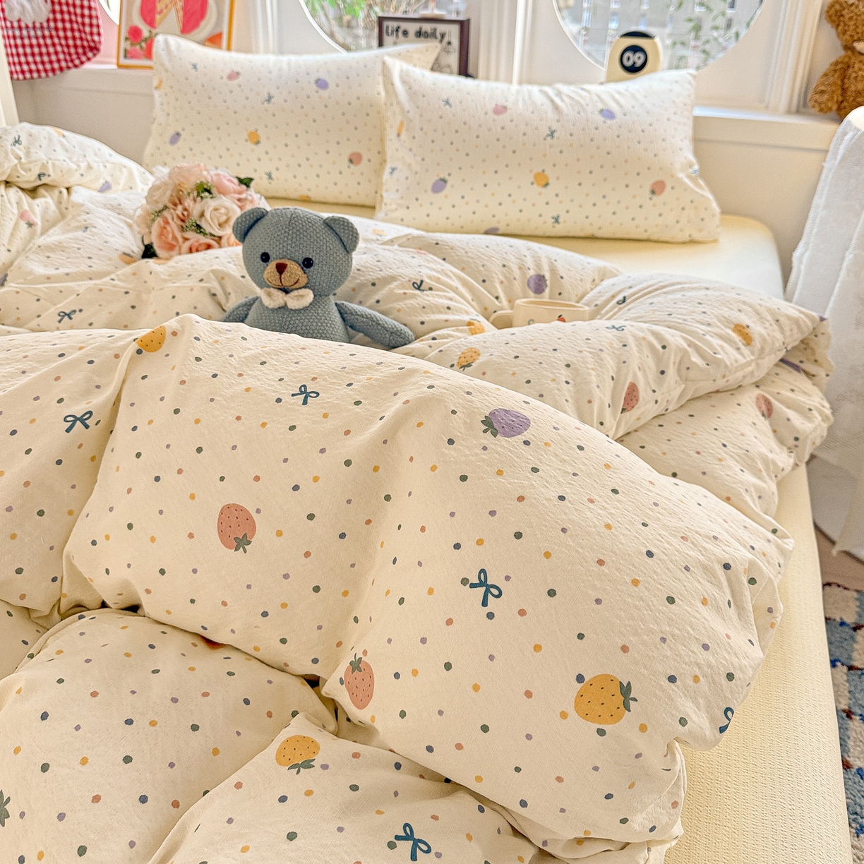 91家纺网 家纺一手货源 找家纺 朵朵家纺 2026新款云感木棉皱皱纱双层纱印花四件套 波点草莓