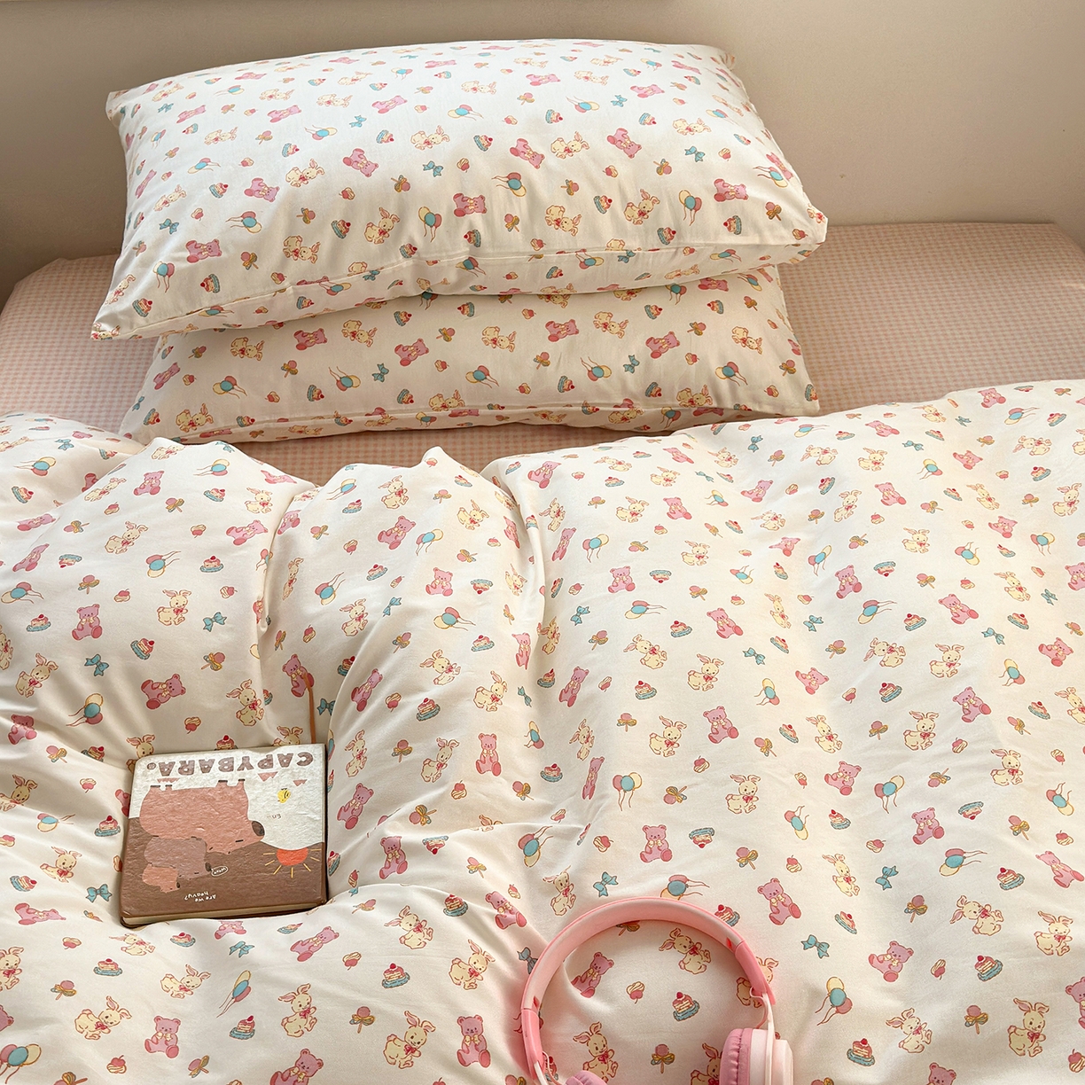 91家纺网 家纺一手货源 找家纺 麦伦家居 2026春夏新品13372全棉卡通小清新四件套 宾果时光