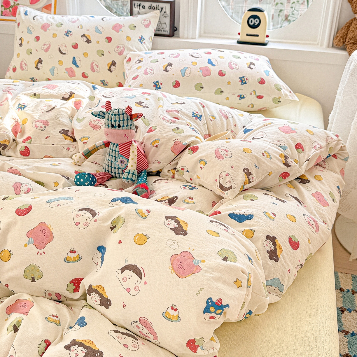 91家纺网 家纺一手货源 找家纺 朵朵家纺 2026新款云感木棉皱皱纱双层纱印花四件套 小新e族