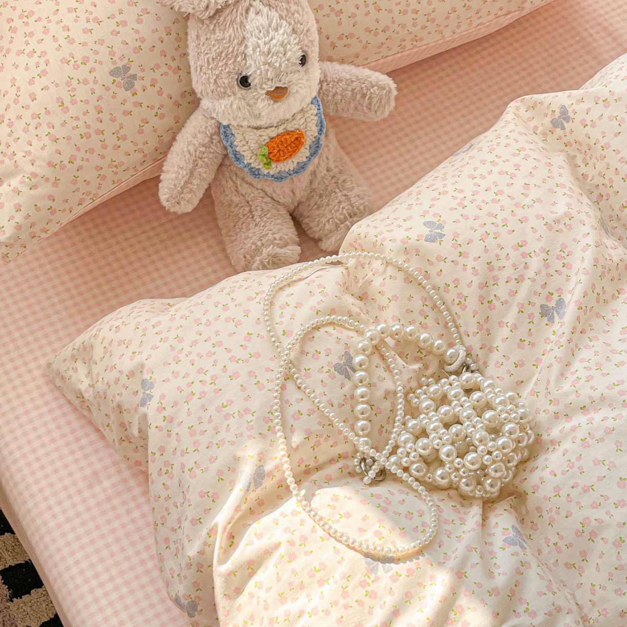 91家纺网 家纺一手货源 找家纺 麦伦家居 2026春夏新品13372全棉卡通小清新四件套 蝴蝶结花朵粉