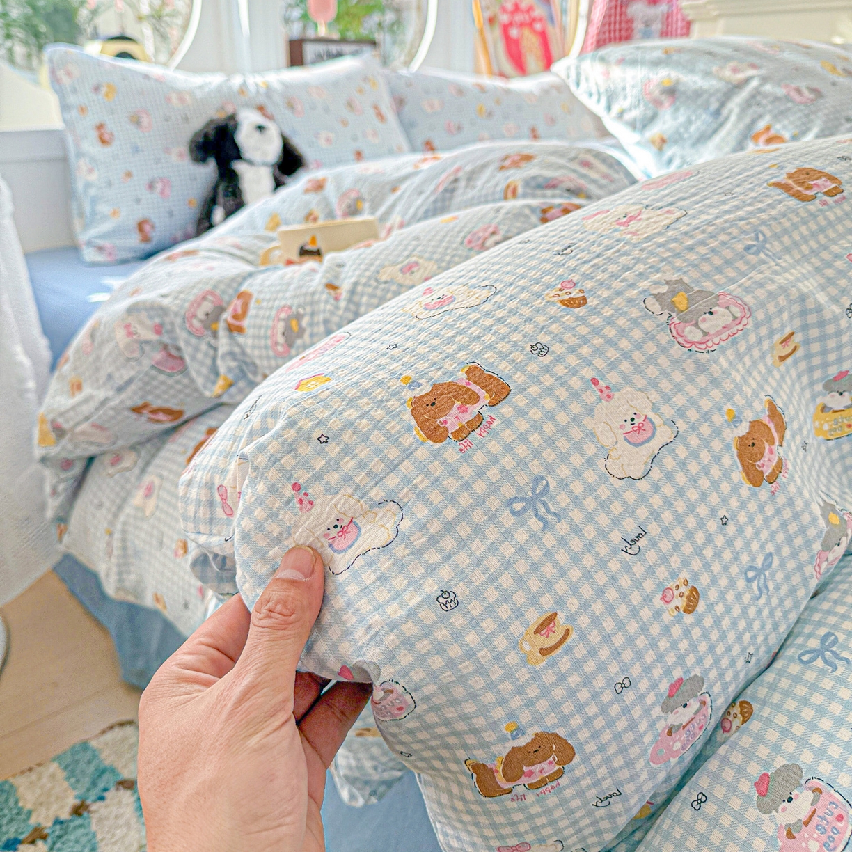 91家纺网 家纺一手货源 找家纺 朵朵家纺 2026新款云感木棉皱皱纱双层纱印花四件套 萌宠派对