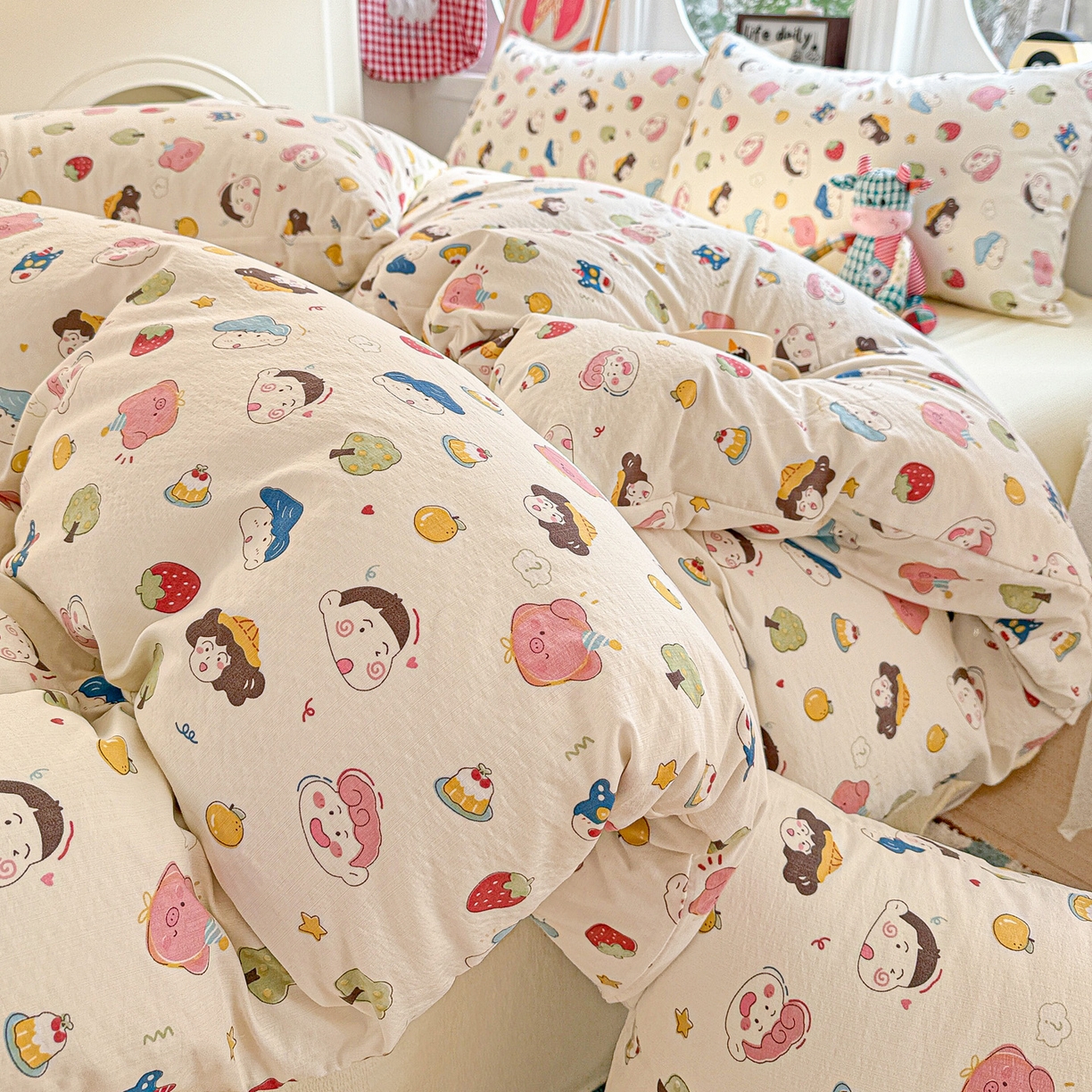 91家纺网 家纺一手货源 找家纺 朵朵家纺 2026新款云感木棉皱皱纱双层纱印花四件套 小新e族