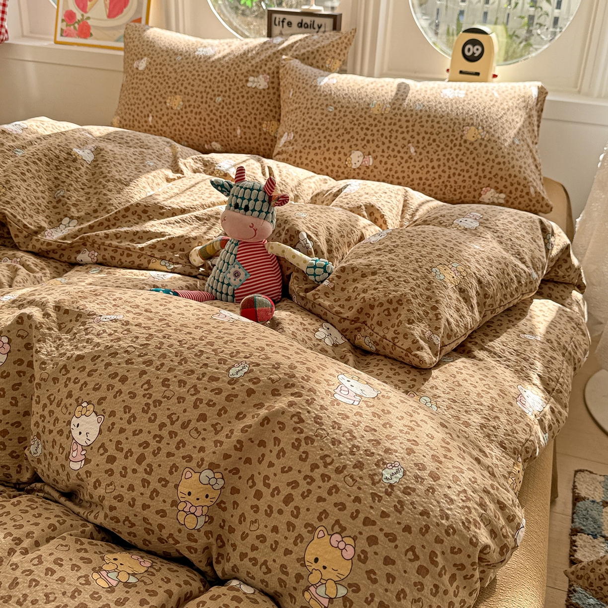 91家纺网 家纺一手货源 找家纺 朵朵家纺 2026新款云感木棉皱皱纱双层纱印花四件套 豹纹KT