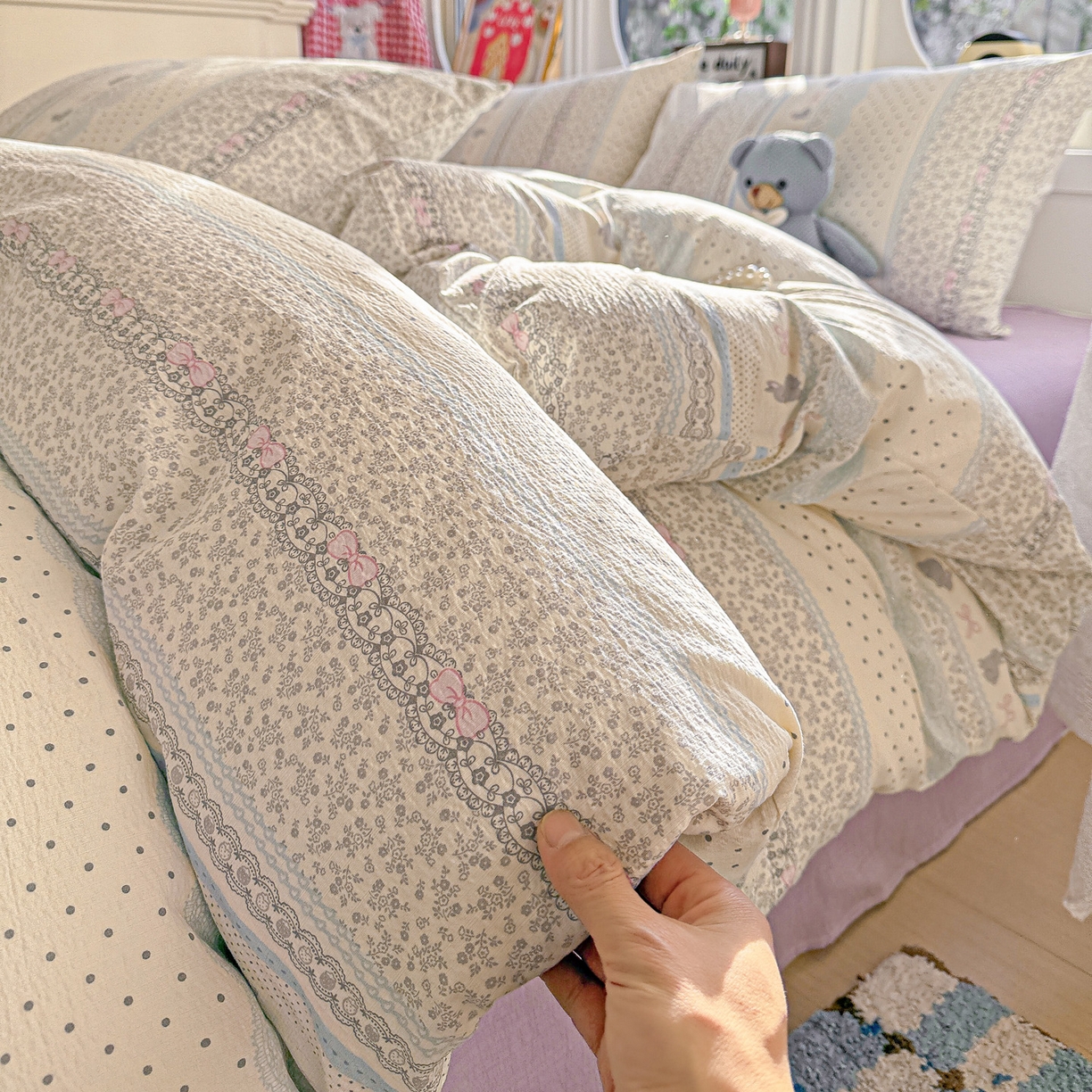 91家纺网 家纺一手货源 找家纺 朵朵家纺 2026新款云感木棉皱皱纱双层纱印花四件套 安琪拉