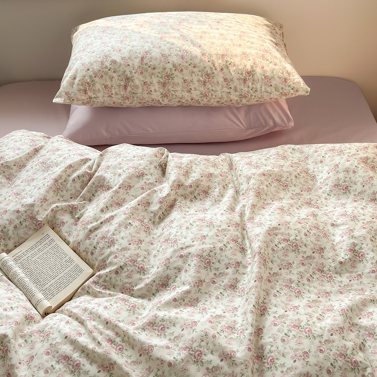 91家纺网 家纺一手货源 找家纺 麦伦家居 2026春夏新品13372全棉卡通小清新四件套 小玫瑰紫