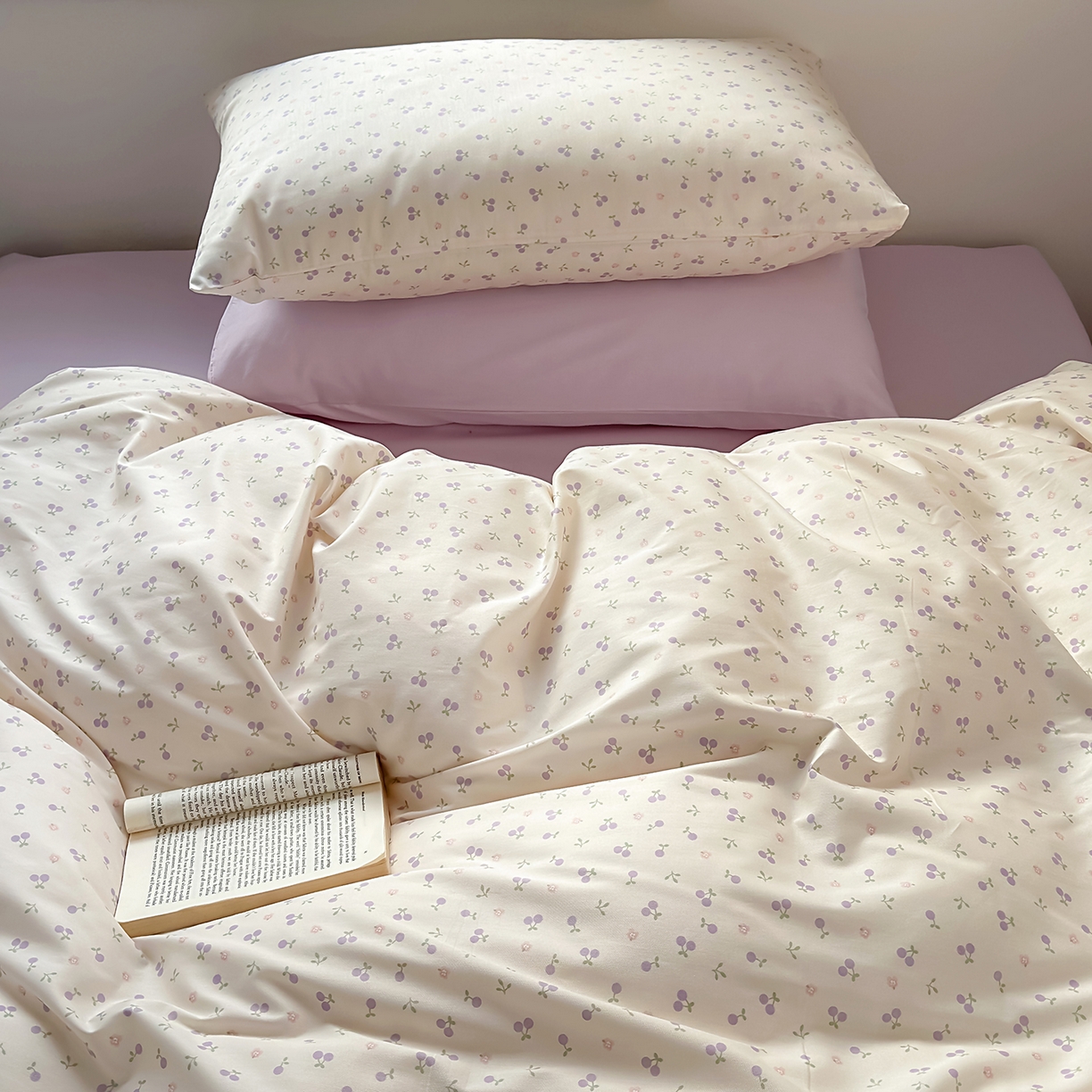 91家纺网 家纺一手货源 找家纺 麦伦家居 2026春夏新品13372全棉卡通小清新四件套 紫樱桃