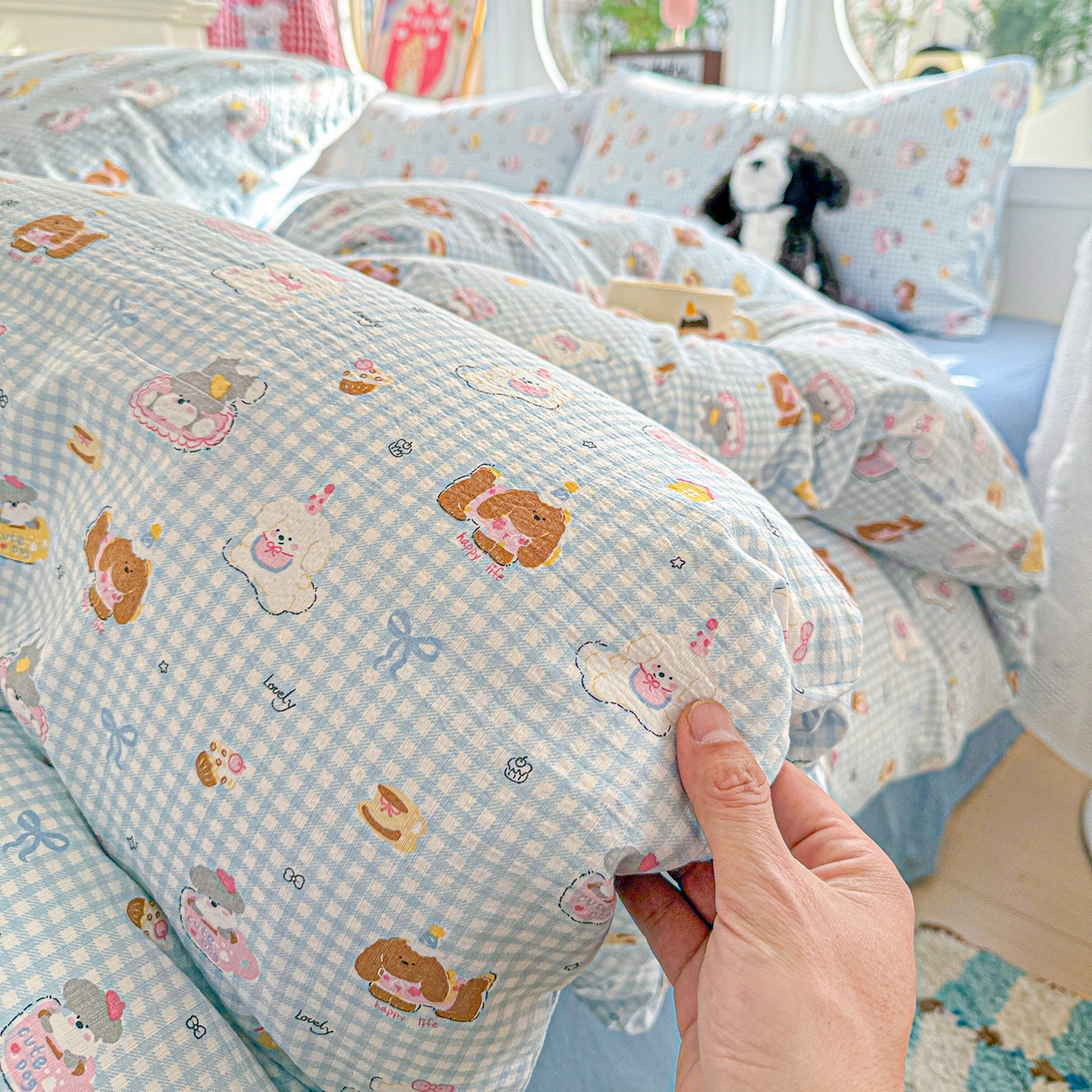 91家纺网 家纺一手货源 找家纺 朵朵家纺 2026新款云感木棉皱皱纱双层纱印花四件套 萌宠派对