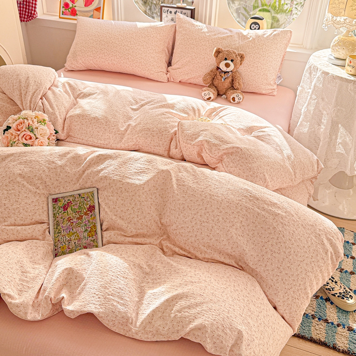 91家纺网 家纺一手货源 找家纺 朵朵家纺 2026新款云感木棉皱皱纱双层纱印花四件套 甜茶