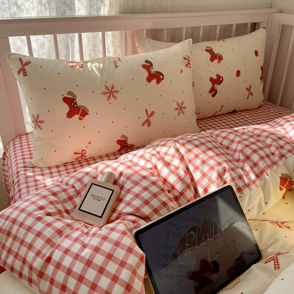 91家纺网 家纺一手货源 找家纺 桃喜 2026春夏新品全棉卡通学生三件套四件套 红色小马