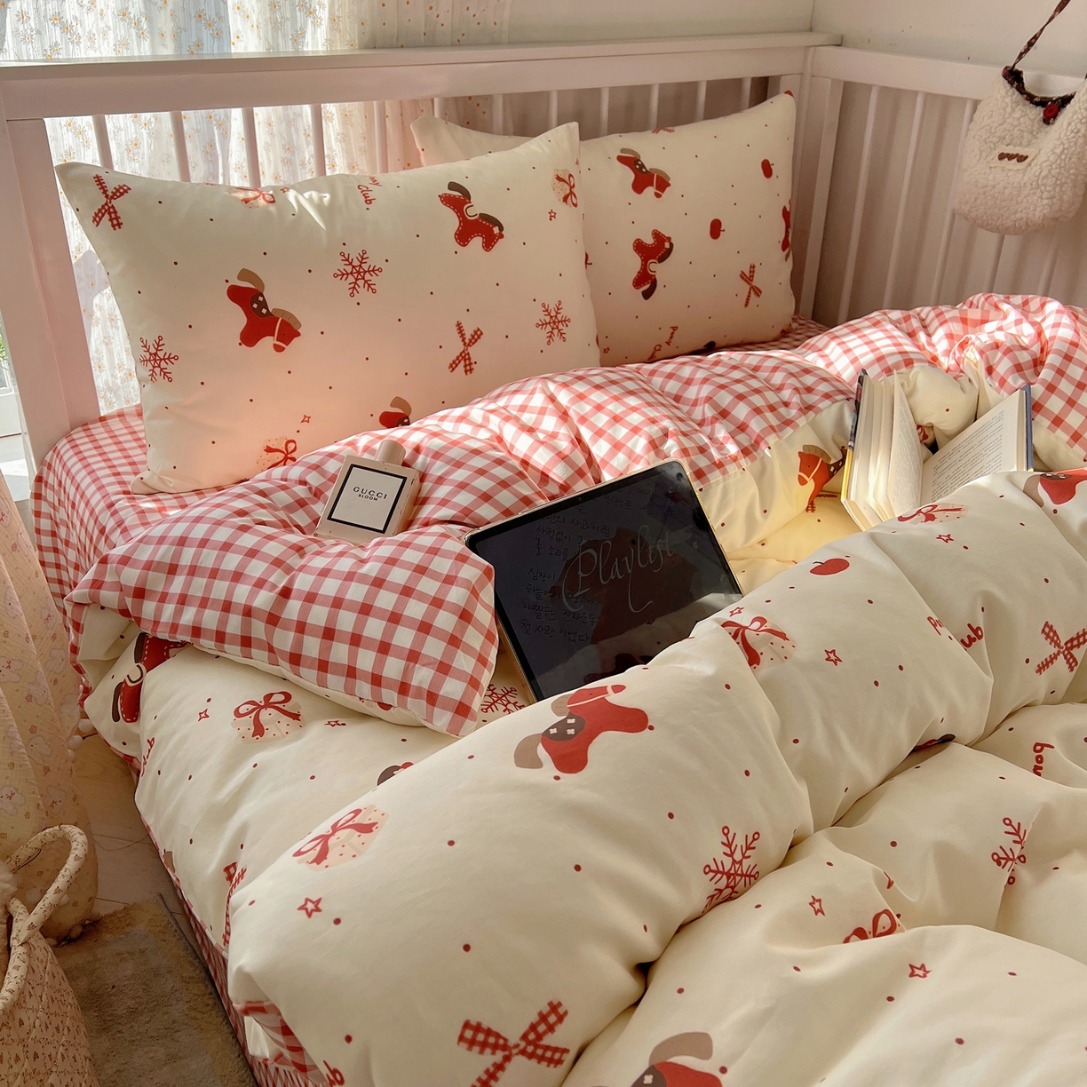 91家纺网 家纺一手货源 找家纺 桃喜 2026春夏新品全棉卡通学生三件套四件套 红色小马