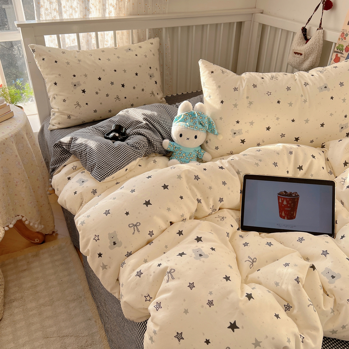 91家纺网 家纺一手货源 找家纺 桃喜 2026春夏新品全棉卡通学生三件套四件套 黑白星星熊