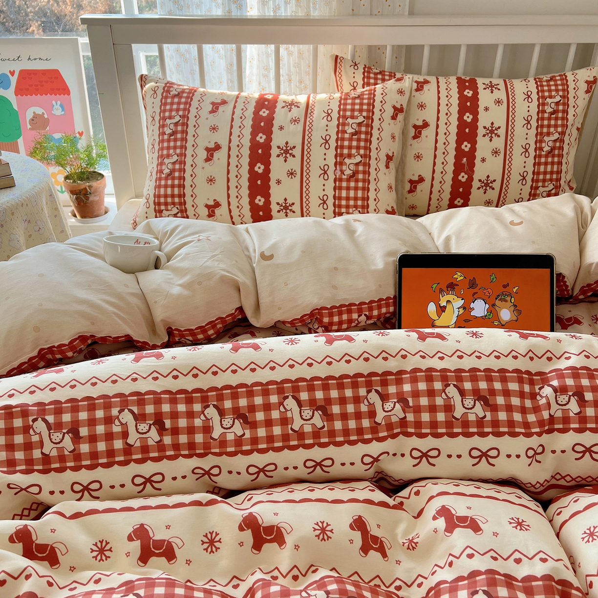 91家纺网 家纺一手货源 找家纺 桃喜 2026春夏新品全棉卡通学生三件套四件套 费尔岛小红马