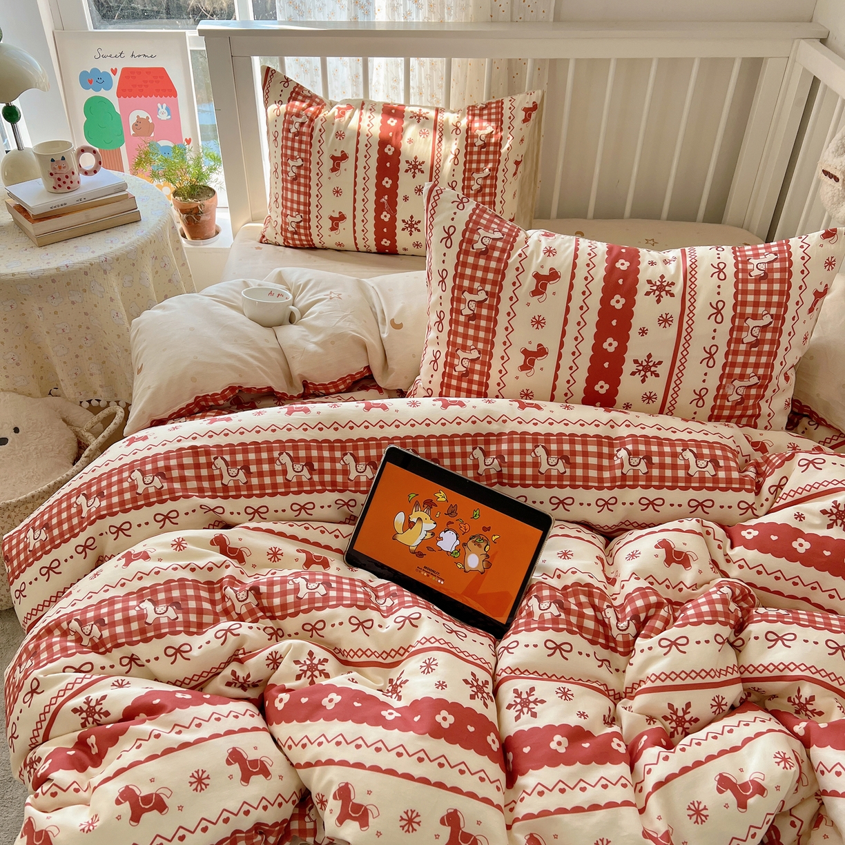 91家纺网 家纺一手货源 找家纺 桃喜 2026春夏新品全棉卡通学生三件套四件套 费尔岛小红马