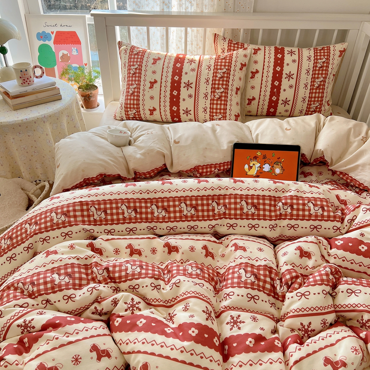 91家纺网 家纺一手货源 找家纺 桃喜 2026春夏新品全棉卡通学生三件套四件套 费尔岛小红马