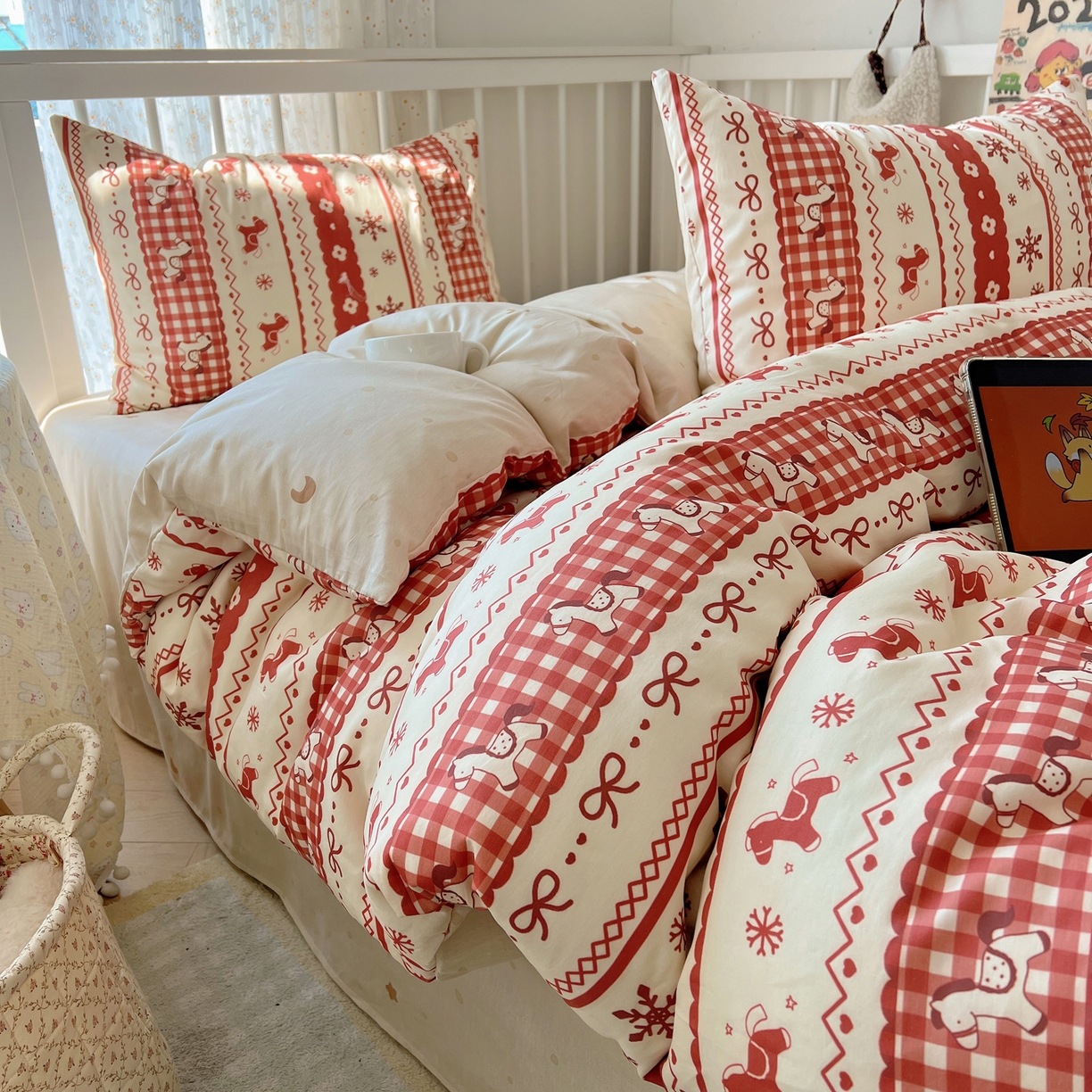 91家纺网 家纺一手货源 找家纺 桃喜 2026春夏新品全棉卡通学生三件套四件套 费尔岛小红马