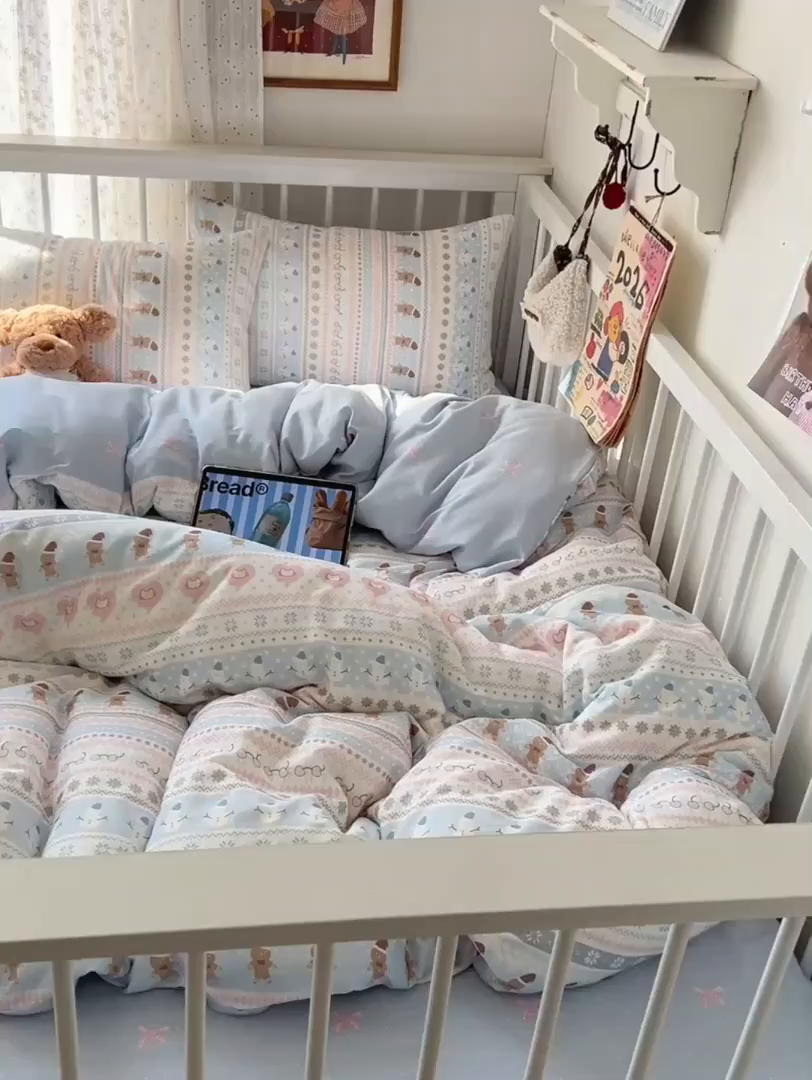 91家纺网 家纺一手货源 找家纺 桃喜 2026春夏新品全棉卡通学生三件套四件套 费尔岛姜饼人