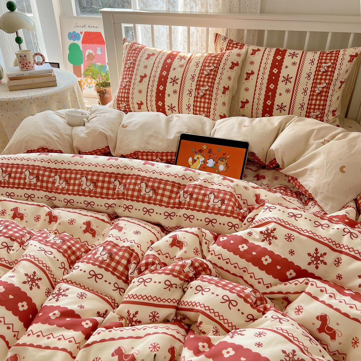 91家纺网 家纺一手货源 找家纺 桃喜 2026春夏新品全棉卡通学生三件套四件套 费尔岛小红马