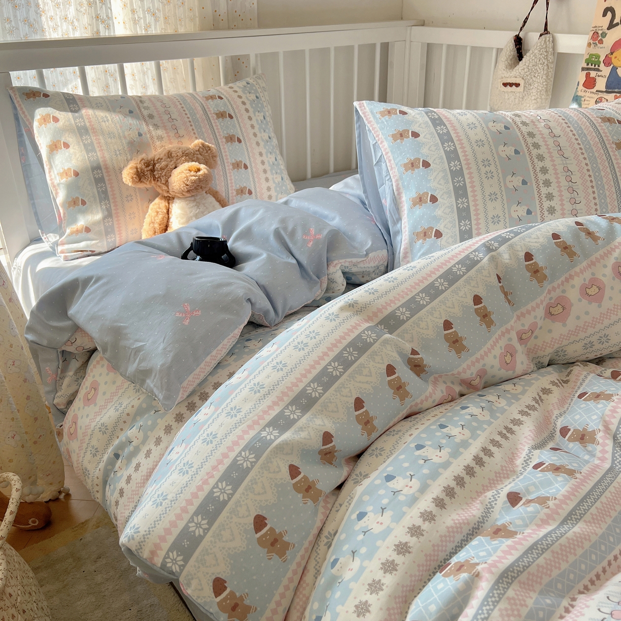 91家纺网 家纺一手货源 找家纺 桃喜 2026春夏新品全棉卡通学生三件套四件套 费尔岛姜饼人