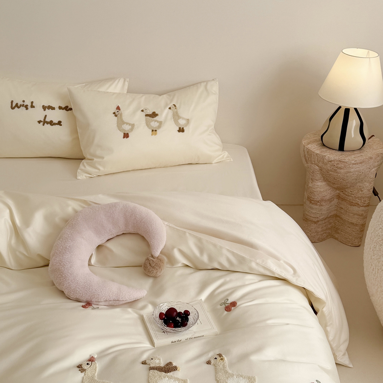 鹿班家居 2026春季新品100S长绒棉毛巾绣系列四件套-野游去鸭（标准会员-20元） 野游去鸭-奶白