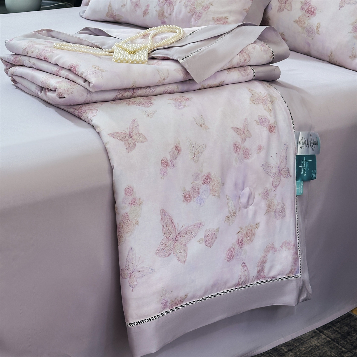 91家纺网 家纺一手货源 找家纺 朵希曼 2026新款50天丝镂空夏被四件套系列（控价：夏被四件套券后不低于299元)(小号控价不低于149 标准单夏被控价169，加大单夏被控价189) 蝶舞