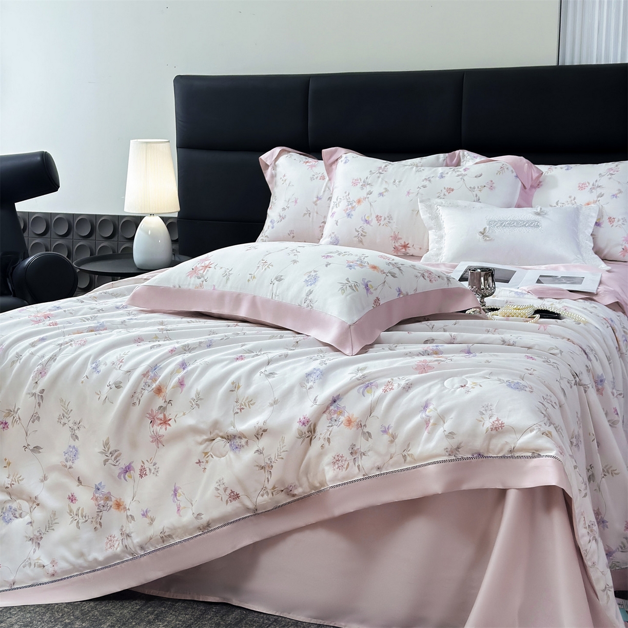 91家纺网 家纺一手货源 找家纺 朵希曼 2026新款50天丝镂空夏被四件套系列（控价：夏被四件套券后不低于299元)(小号控价不低于149 标准单夏被控价169，加大单夏被控价189) 花开有时