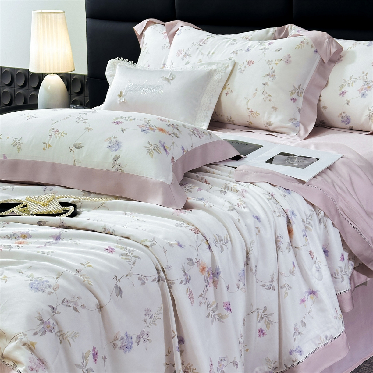 91家纺网 家纺一手货源 找家纺 朵希曼 2026新款50天丝镂空夏被四件套系列（控价：夏被四件套券后不低于299元)(小号控价不低于149 标准单夏被控价169，加大单夏被控价189) 花开有时