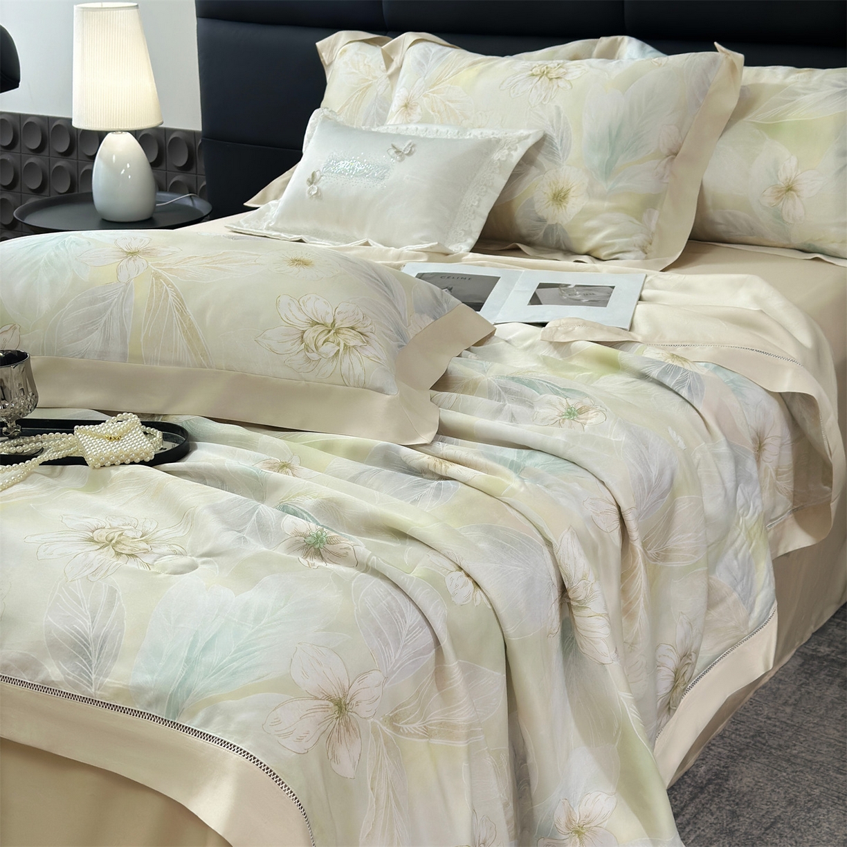 91家纺网 家纺一手货源 找家纺 朵希曼 2026新款50天丝镂空夏被四件套系列（控价：夏被四件套券后不低于299元)(小号控价不低于149 标准单夏被控价169，加大单夏被控价189) 花溪-浅米黄