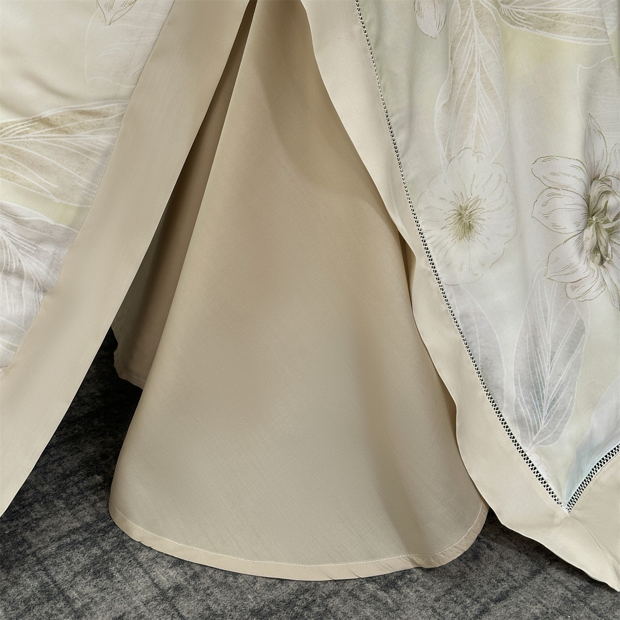 91家纺网 家纺一手货源 找家纺 朵希曼 2026新款50天丝镂空夏被四件套系列（控价：夏被四件套券后不低于299元)(小号控价不低于149 标准单夏被控价169，加大单夏被控价189) 花溪-浅米黄