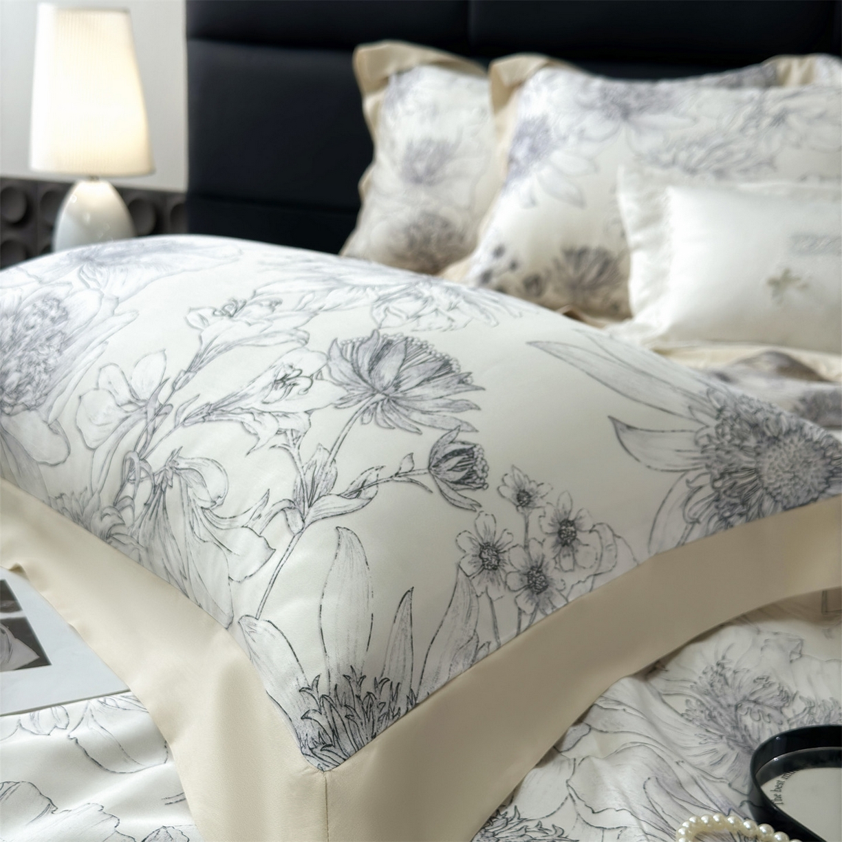 91家纺网 家纺一手货源 找家纺 朵希曼 2026新款50天丝镂空夏被四件套系列（控价：夏被四件套券后不低于299元)(小号控价不低于149 标准单夏被控价169，加大单夏被控价189) 卉颜-米灰