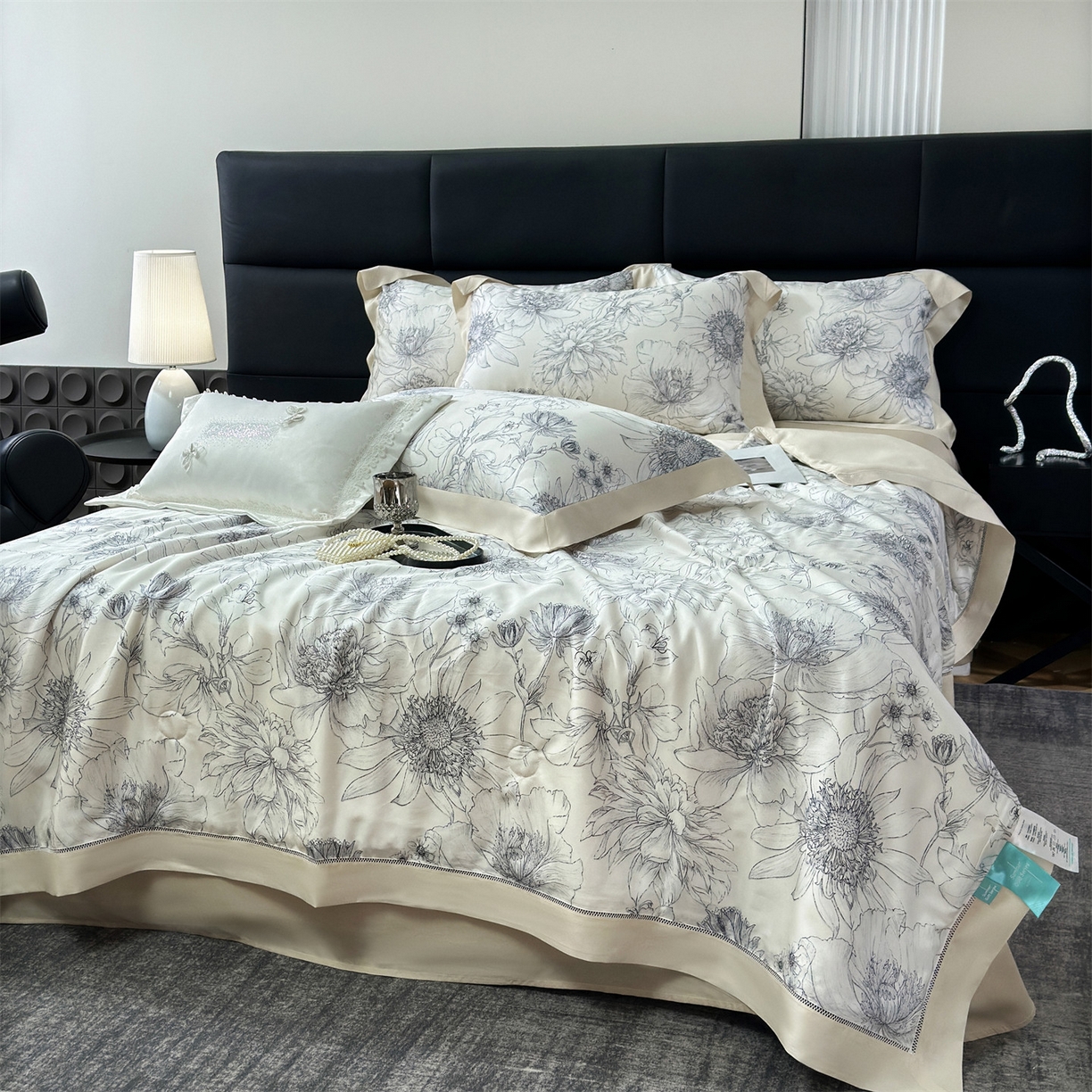 91家纺网 家纺一手货源 找家纺 朵希曼 2026新款50天丝镂空夏被四件套系列（控价：夏被四件套券后不低于299元)(小号控价不低于149 标准单夏被控价169，加大单夏被控价189) 卉颜-米灰