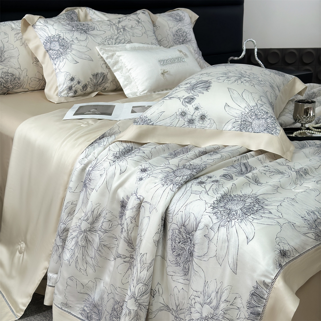 91家纺网 家纺一手货源 找家纺 朵希曼 2026新款50天丝镂空夏被四件套系列（控价：夏被四件套券后不低于299元)(小号控价不低于149 标准单夏被控价169，加大单夏被控价189) 卉颜-米灰